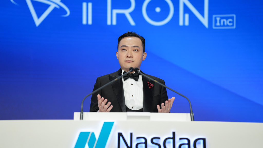 Ichaka_001's tweet image. TRON just made a power move, and it flew under most people’s radar.

They didn’t wait for an ETF or some big exchange listing.
They went straight to Wall Street by merging with a Nasdaq-listed company (SRM) and rebranding it as TRON Inc.   
Yes, TRON is now part of the U.S. stock…