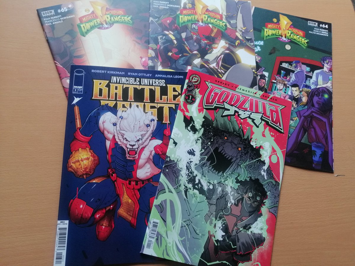 danvsdan1's tweet image. It seams  that Power Rangers Prime #7 and #8 definitely will not gonna  come to my LCS :( But this is the loot of my last visit! Some Legacy Variants of Power Rangers! Battle Beast #3 and Godzilla Kai-Sei #1 where great!!!  :D