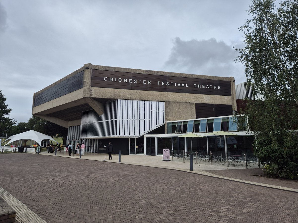 ATDazzles's tweet image. Tonight's viewing - had to make a trip out of London to return to the beautiful Chichester Festival Theatre for the first time in 2 years to catch 'Top Hat'.
Look out for my review tomorrow.