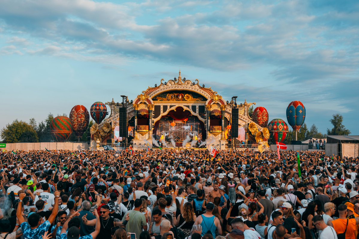 trinodj's tweet image. Tomorrowland hace un día gratis para los vecinos inmediatos del festival por todos los inconvenientes que les genera año con año. Por obvias razones la semana pasada no se pudo llevar a cabo pero este miércoles 23 de julio, sí lograron invitar a más de 15 mil personas a que…