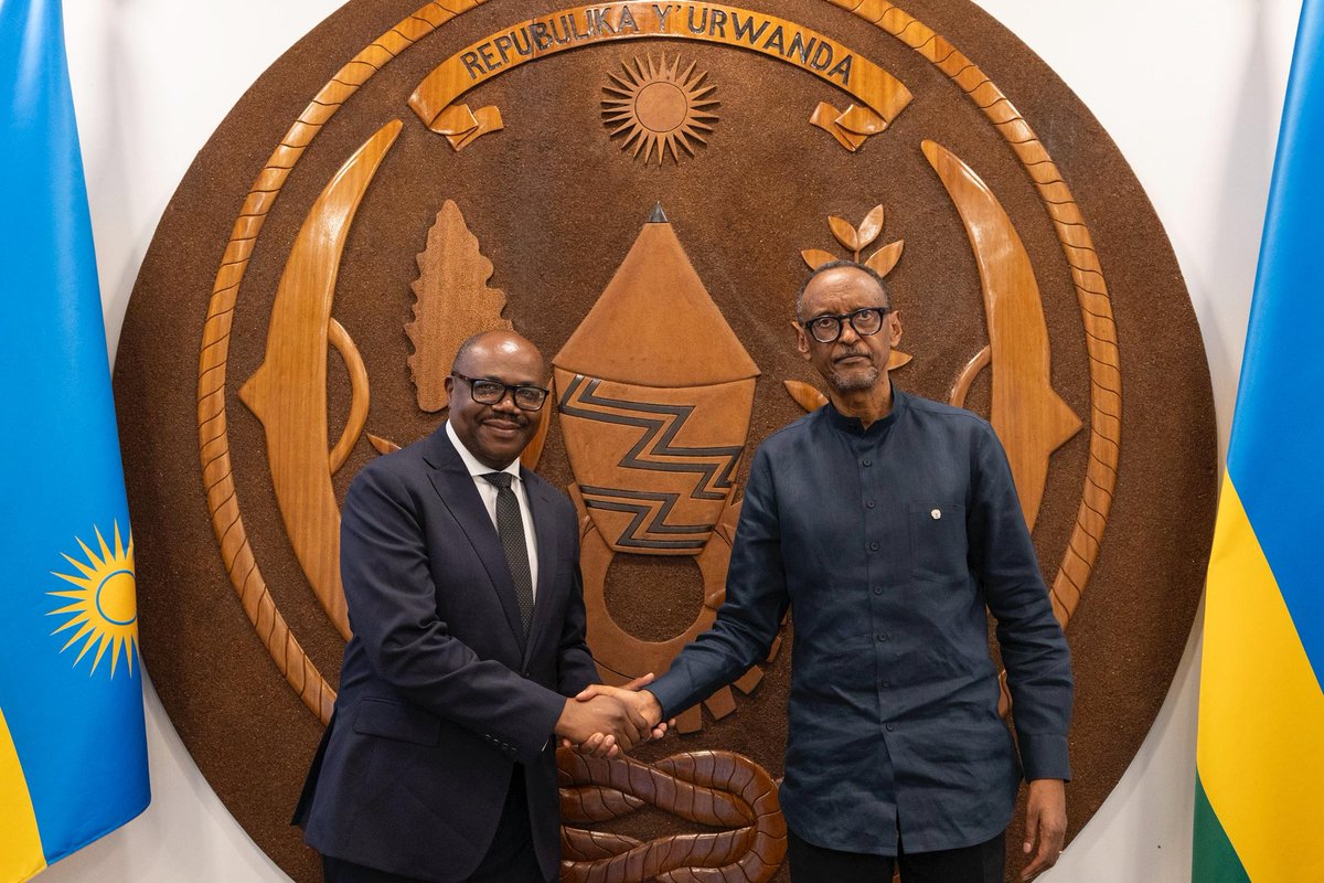 Gatete Muhamoud (@gmuhamoud) on Twitter photo Kuri uyu wa Kane, tariki ya 24/7/2025, Perezida Kagame yahuye na Dr Justin Nsengiyumva <a href="/Dr_JNsengiyumva/">Dr. Justin Nsengiyumva</a> uherutse kugirwa Minisitiri w’Intebe, baganira ku ngingo zitandukanye zireba ubuzima bw'Igihugu. <a href="/PrimatureRwanda/">Office of the PM | Rwanda</a> Kuri uyu wa Kane, tariki ya 24/7/2025, Perezida Kagame yahuye na Dr Justin Nsengiyumva <a href="/Dr_JNsengiyumva/">Dr. Justin Nsengiyumva</a> uherutse kugirwa Minisitiri w’Intebe, baganira ku ngingo zitandukanye zireba ubuzima bw'Igihugu. <a href="/PrimatureRwanda/">Office of the PM | Rwanda</a>