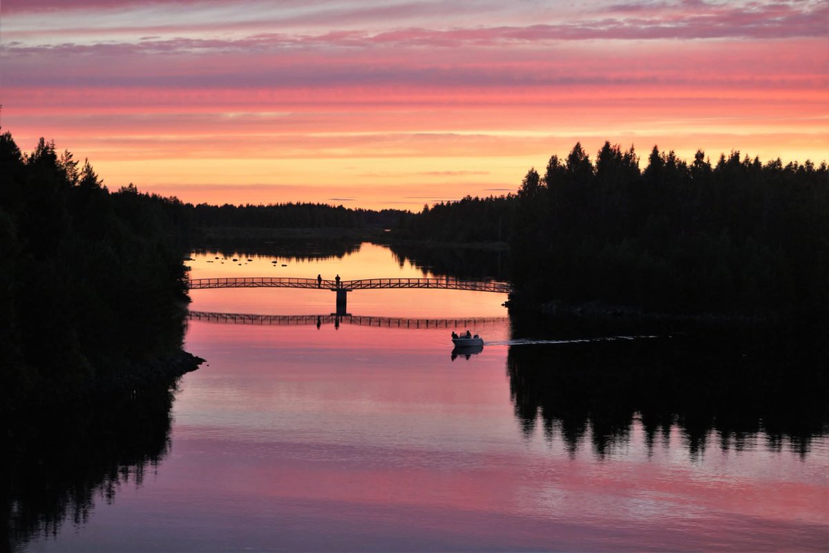 PHatunen's tweet image. Hyvää illanjatkoa ja yötä aikanaan. 
Have a fine evening and good night. 
Kuva 2022 Oulujoki Vaala.