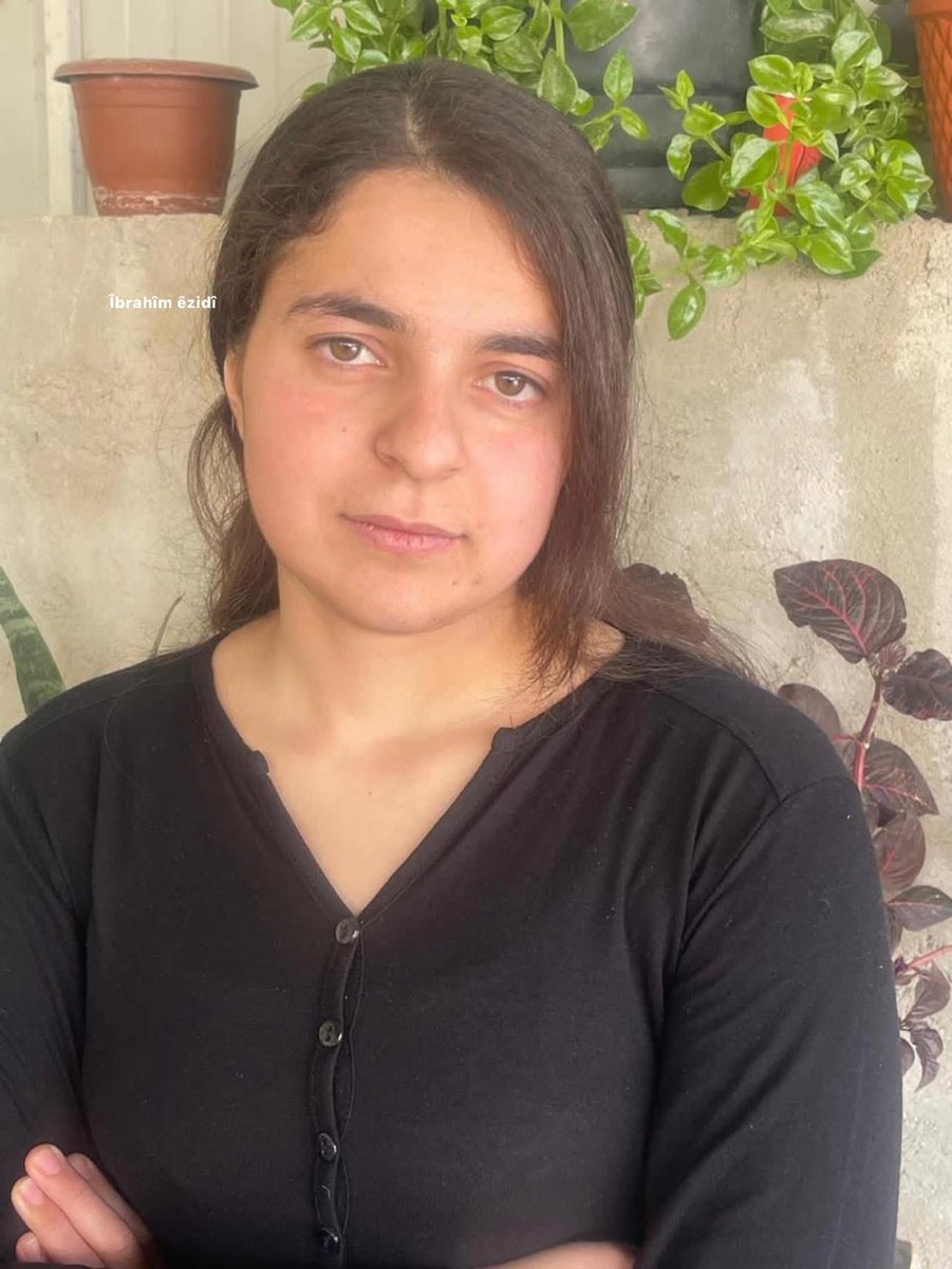 Aidoshinga23659's tweet photo. قوات سوريا الديموقراطية تسلم مختطفة أيزيدية إلى قوات الـ Ybş و Yjş ,

 أخُتطفت ريهام حجي حمي من مجمع خانصور في عام 2014 من قبل تنظيم داعش الإرهابي ، بعد إحدى عشر عاماً ترى ريهام النور و و سوف تُسلم لذويها اليوم https://t.co/NNz919p1aK