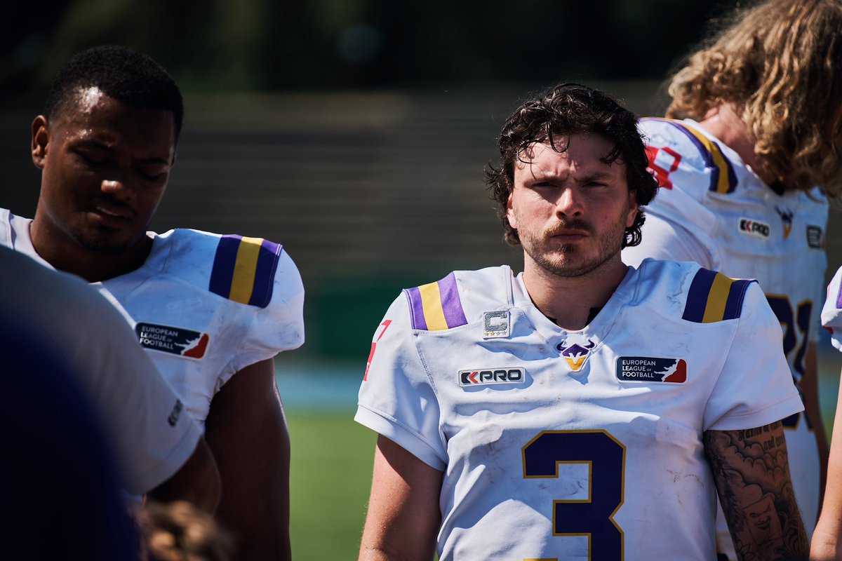 ViennaVikings's tweet photo. 20 Games. 75 Touchdowns. Thatβs our Franchise QB. That is #BenVP. ππ€
#PurpleReign #ViennaVikings #QB1 | @benholmes1006
πΈ a.bertrand | @ELF_Official https://t.co/W9iIk5wPnn