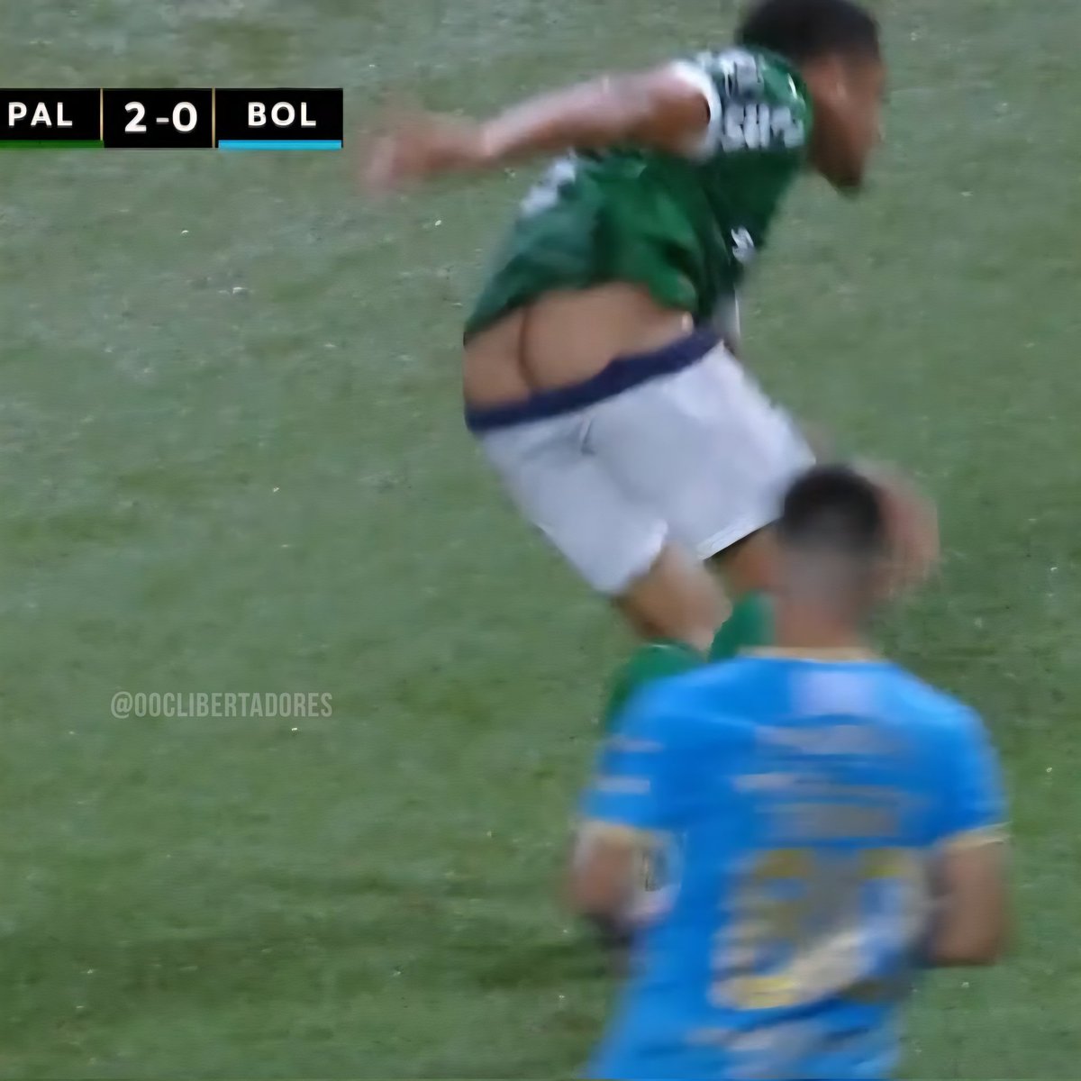 OC_Libertadores's tweet photo. *Invito a mis amigos a mi casa*

Mi papá en corto:
