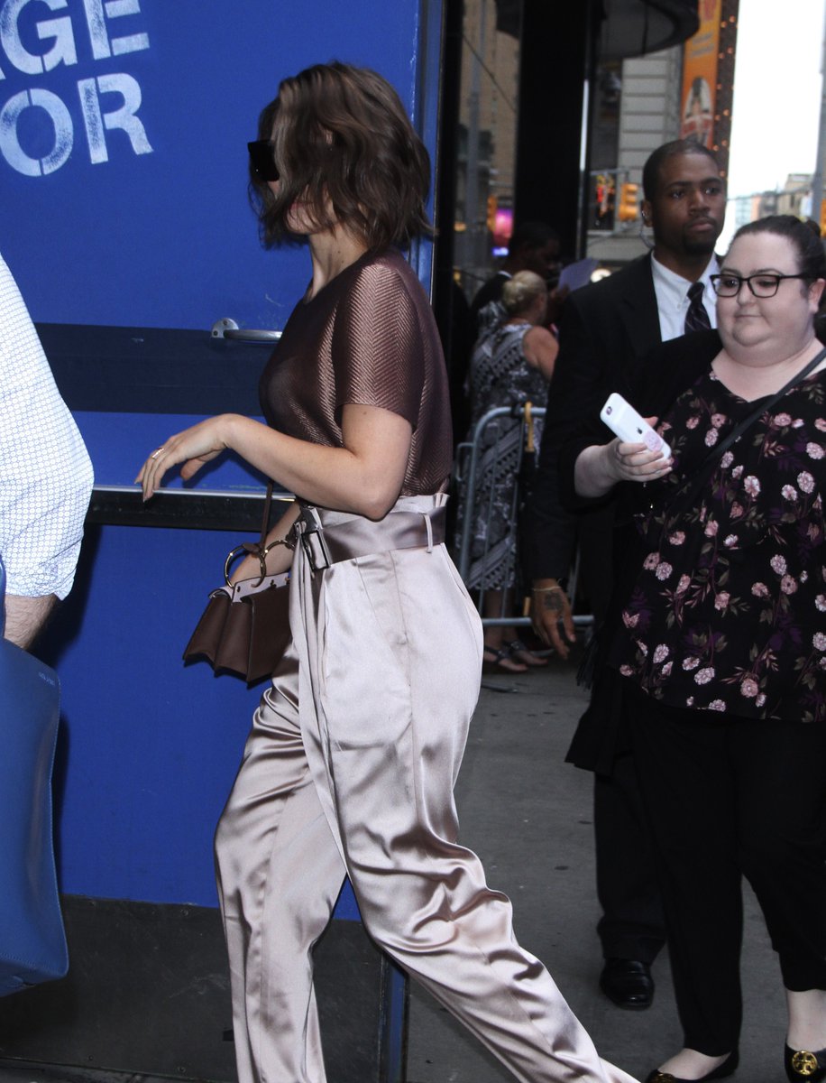 cohanvc's tweet image. lauren cohan spotted filming scenes for ‘The Devil wears Prada 2’ in New York City today.