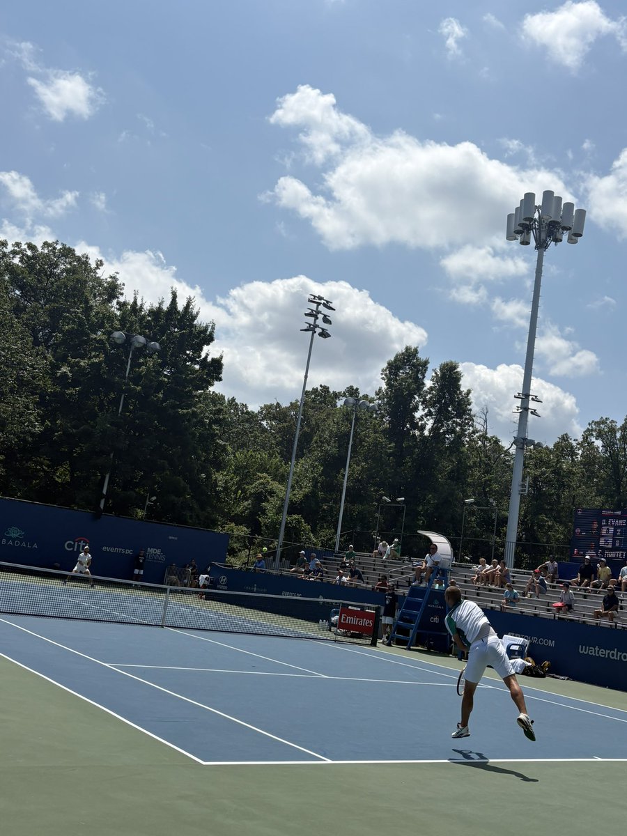 TennisONEApp's tweet image. Dan Evans venting steam to coaching corner on Grandstand
2-6 1-1 *0-30 vs Corentin Moutet
“it’s gone. It’s gone. No chance”
Team: it’s not, come on.
“It was gone in the 1st game when you guys didn’t show up… you have to be really focused on a day like today”
Moutet 6-2 *2-1