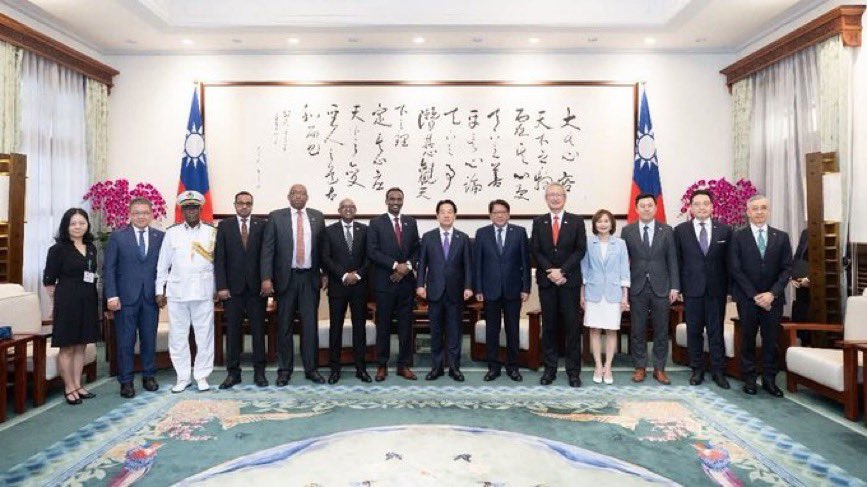 FuadCabdi's tweet image. 🌍 Iskaashiga Badda ee Taiwan iyo Somaliland: Fursad Istiraatiiji ah
Kadib heshiiska iskaashi ee dhinaca badda ee u dhexeeya Taiwan iyo Somaliland, labada dal waxay ka faa’iidi karaan aragti wadaag ah oo ku saabsan ammaanka, deegaanka, iyo horumarka. Waa kuwan meelaha Taiwan ka…