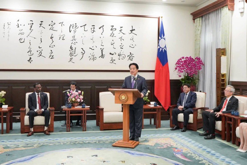 FuadCabdi's tweet image. 🌍 Iskaashiga Badda ee Taiwan iyo Somaliland: Fursad Istiraatiiji ah
Kadib heshiiska iskaashi ee dhinaca badda ee u dhexeeya Taiwan iyo Somaliland, labada dal waxay ka faa’iidi karaan aragti wadaag ah oo ku saabsan ammaanka, deegaanka, iyo horumarka. Waa kuwan meelaha Taiwan ka…