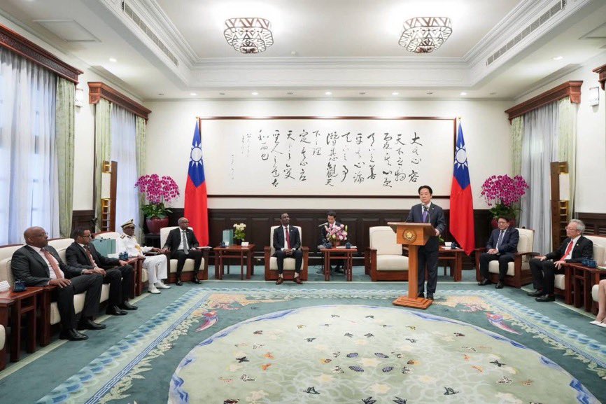 FuadCabdi's tweet image. 🌍 Iskaashiga Badda ee Taiwan iyo Somaliland: Fursad Istiraatiiji ah
Kadib heshiiska iskaashi ee dhinaca badda ee u dhexeeya Taiwan iyo Somaliland, labada dal waxay ka faa’iidi karaan aragti wadaag ah oo ku saabsan ammaanka, deegaanka, iyo horumarka. Waa kuwan meelaha Taiwan ka…