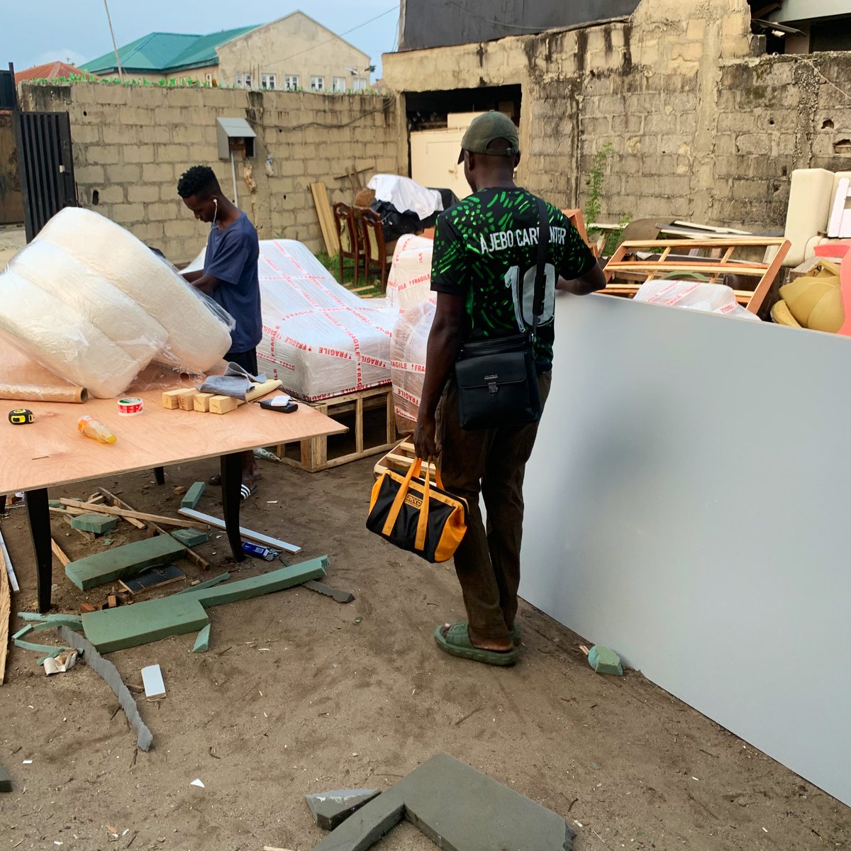 Ajebocarpenter's tweet image. Our furniture pieces travels without visa 👌