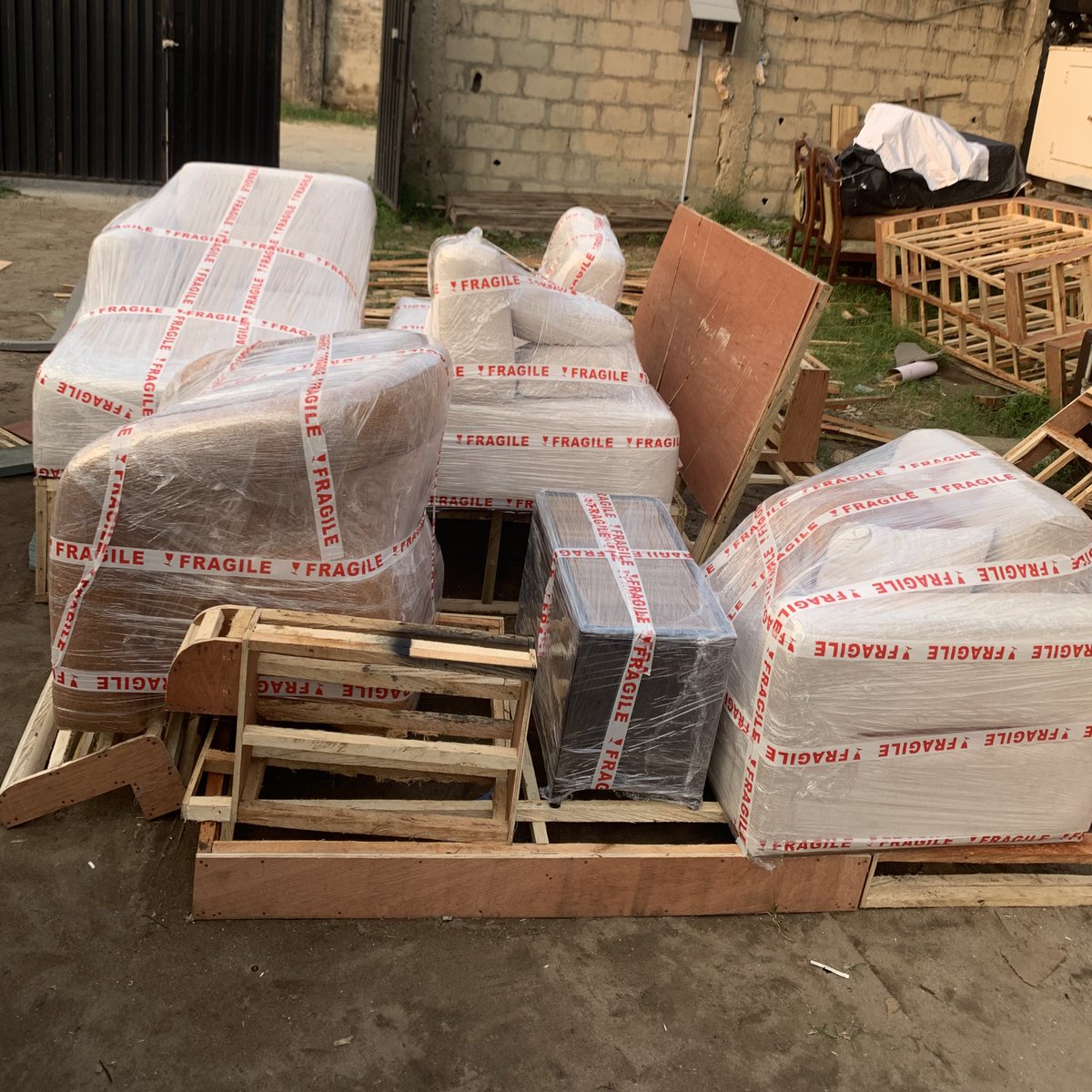 Ajebocarpenter's tweet image. Our furniture pieces travels without visa 👌