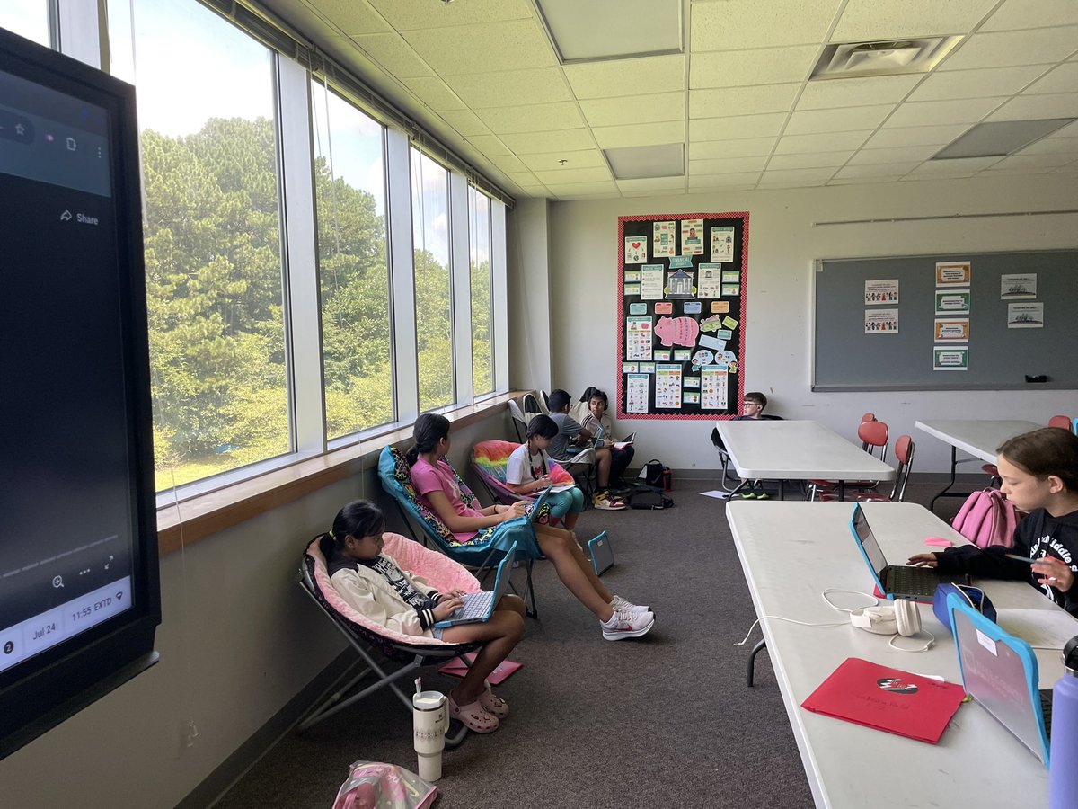 lufkintweets's tweet photo. Flexible seating in Ms. McQuaig’s class makes focusing on our work fun and easy!  ❤️🖤⚡️ https://t.co/xh0pRhNU4H