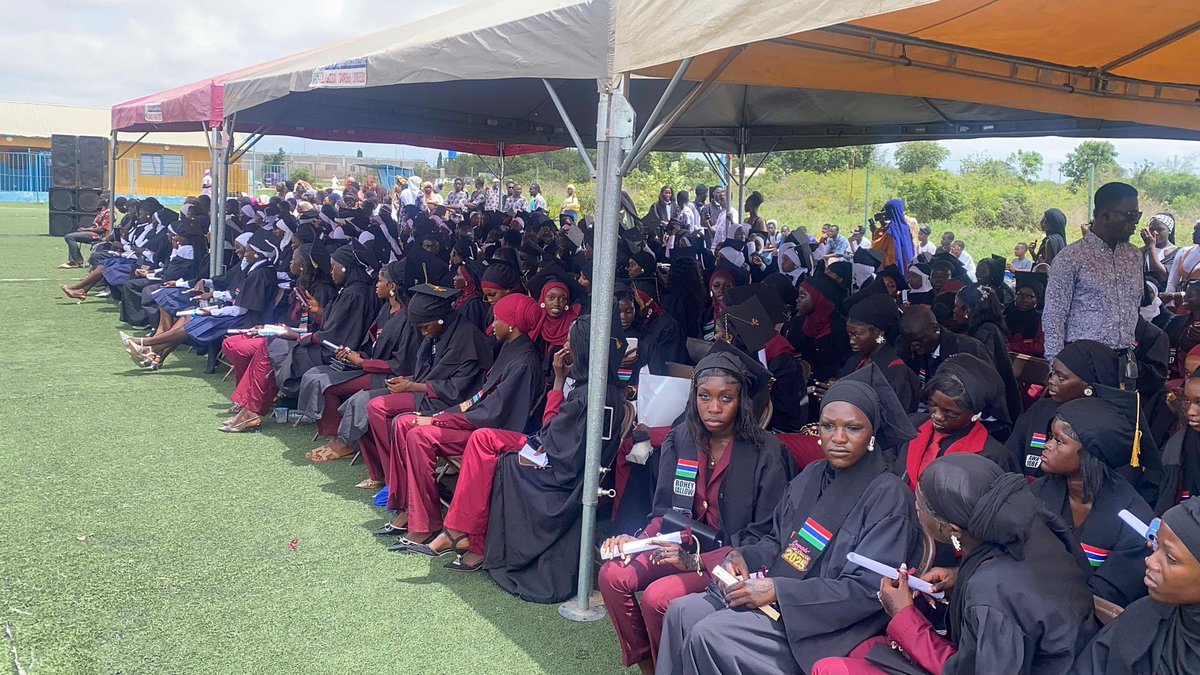 Hon. Bakary Y. Badjie inspired graduates of Babylon Comprehensive School with a  message: “Dream big, stay focused, and help build the nation.”
He urged youth to avoid shortcuts, choose wisely, and move at their own pace.
🎓🇬🇲 #MOYS #YouthEmpowerment #DreamBigGambia