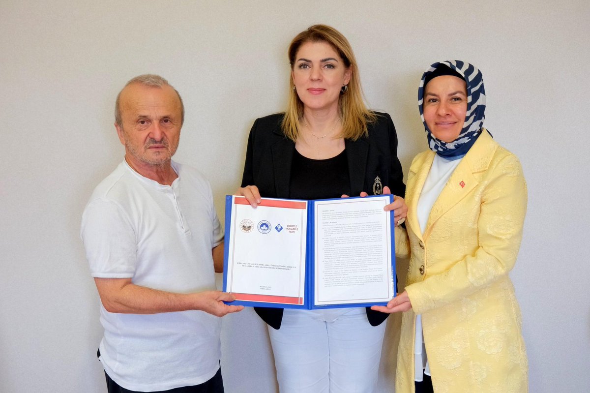 📍Kırklareli Üniversitesi Rektörü Sn. Prof. Dr. Rengin Ak’ı, Sn. Adem Solak ve Prof. Dr. Yahya Mustafa Keskin ile birlikte ziyaret ettik.

Yapılacak projeler üzerine verimli bir istişare gerçekleştirdik. Nazik ev sahipliği için Rektörümüz Sn. Rengin Ak’a teşekkür ederim.