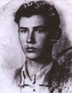 AnitaSchelde's tweet image. 24 VII 1950r w Jabłonowie, osaczony przez płatnych zdrajców, pachołków Rosji...Męczeńską Śmiercią z bronią w ręku, poległ 16 letni Harcerz Śp. Eugeniusz Ołów ps. "Tadeusz". Wieczna Chwała Bohaterom ! Hańba UB-eckim ścierwom i ich pociotkom ! #WyklętaPamięć