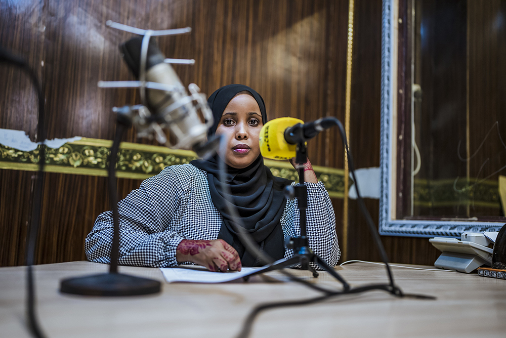 pnud's tweet image. “Dar voz a quienes no la tienen y contar las historias que importan” es la misión de @MediaBilan, un medio somalí liderado por mujeres.
Promover la #LibertadDePrensa es apoyar su derecho a expresarse en contextos desafiantes y visibilizar sus realidades: go.undp.org/UUa