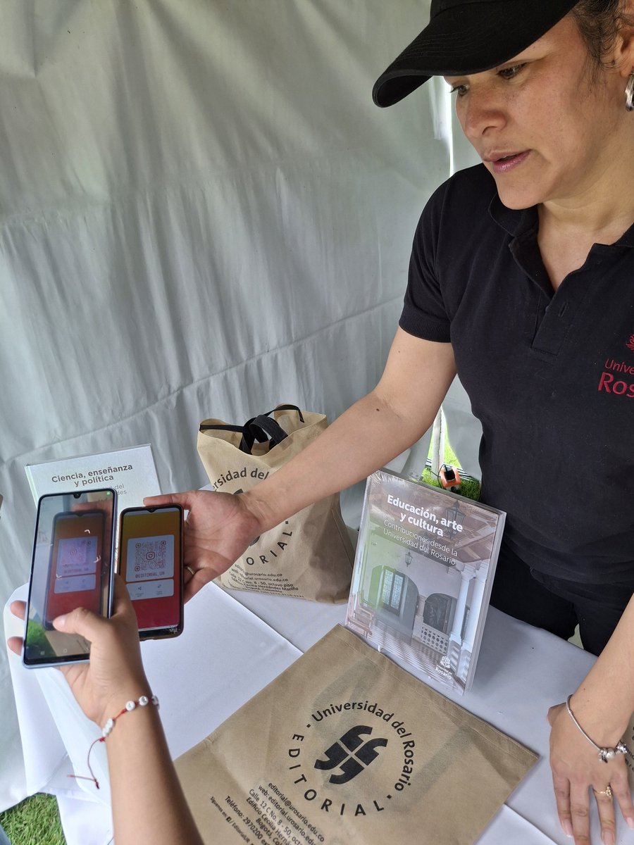 Bienvenidos a casa, por supuesto estamos acompañándolos en este dia tan especial, inducción a estudiantes nuevos junto a la Editorial URosario