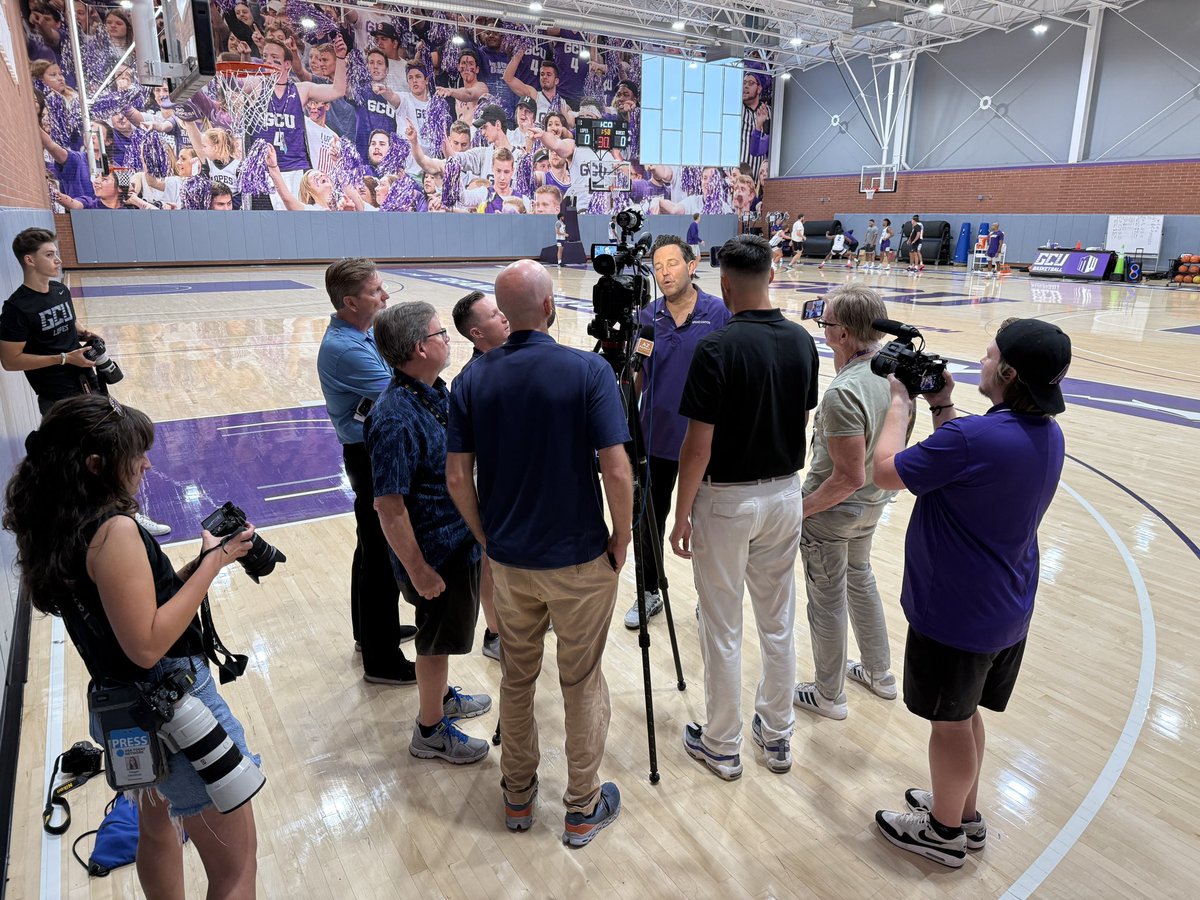 hauser_josh12's tweet image. Thanks to PHX media for checking in on @GCU_WBB and @GCU_MBB summer workouts this morning. ☀️🏀