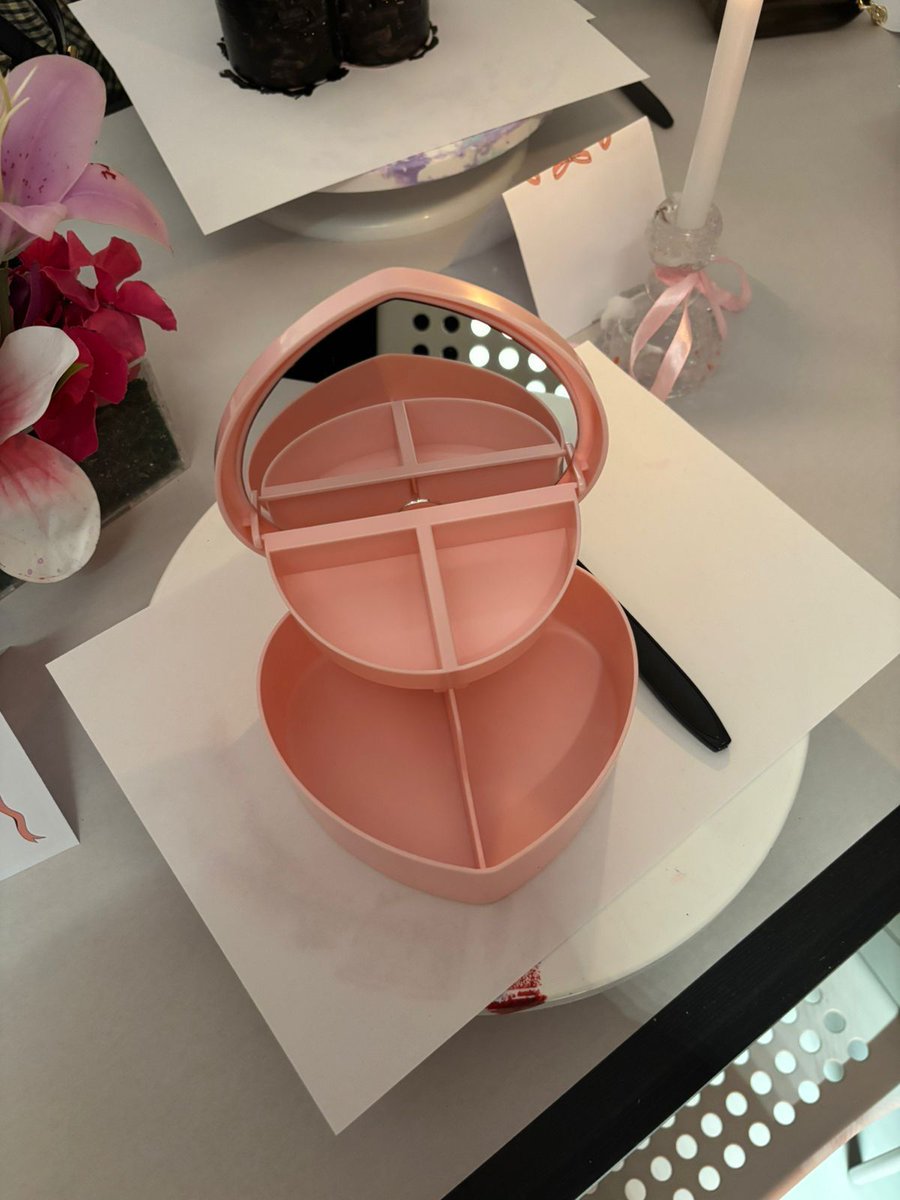 wseksa's tweet image. الإبداع يلتقي اللغة في WSE!
طلابنا استمتعوا بورشة Make It Funky وصمّموا صناديق مميزة على شكل قلب،  كل هذا وهم يطبّقون اللغة الإنجليزية بطريقة ممتعة 🎨📦
#WSEKSA #تعلم_بأسلوب_مختلف #MakeItFunky