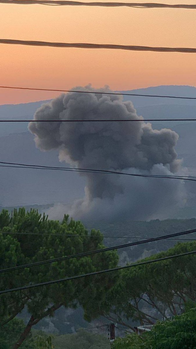 Alqawasmi_Rula's tweet image. A series of Israeli airstrikes target various areas in southern Lebanon.