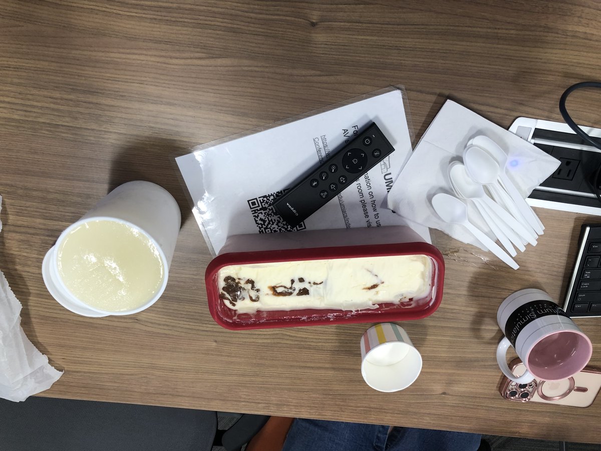 nicoleyh11's tweet image. Loads of research groups across the world have been studying the Mpemba effect, according to which ice cream freezes more quickly if the mixture begins hot than if it begins cold. But how many groups have a student who *makes* ice cream? 🍦😋🍧 @JointQuICS @UMDPhysics