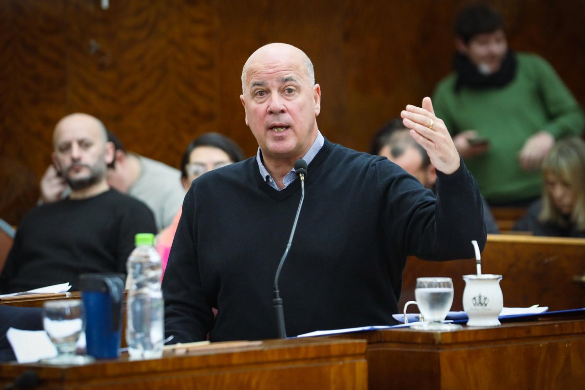 Montenegro se va entregando el Minella y el Polideportivo.
Una sola oferta, sin planificación, sin debate y sin mirada de futuro.
Desde <a href="/AMarplatense/">ACCION MARPLATENSE</a> votamos en contra de esta adjudicación.

Con una sola empresa oferente, se avanzó con la concesión del Estadio José María Minella