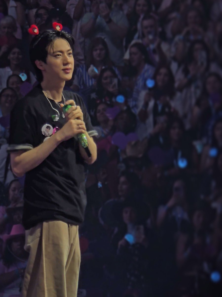 kelly_mads's tweet image. Did I cry at Jinβs concert last night? Yes πππ
