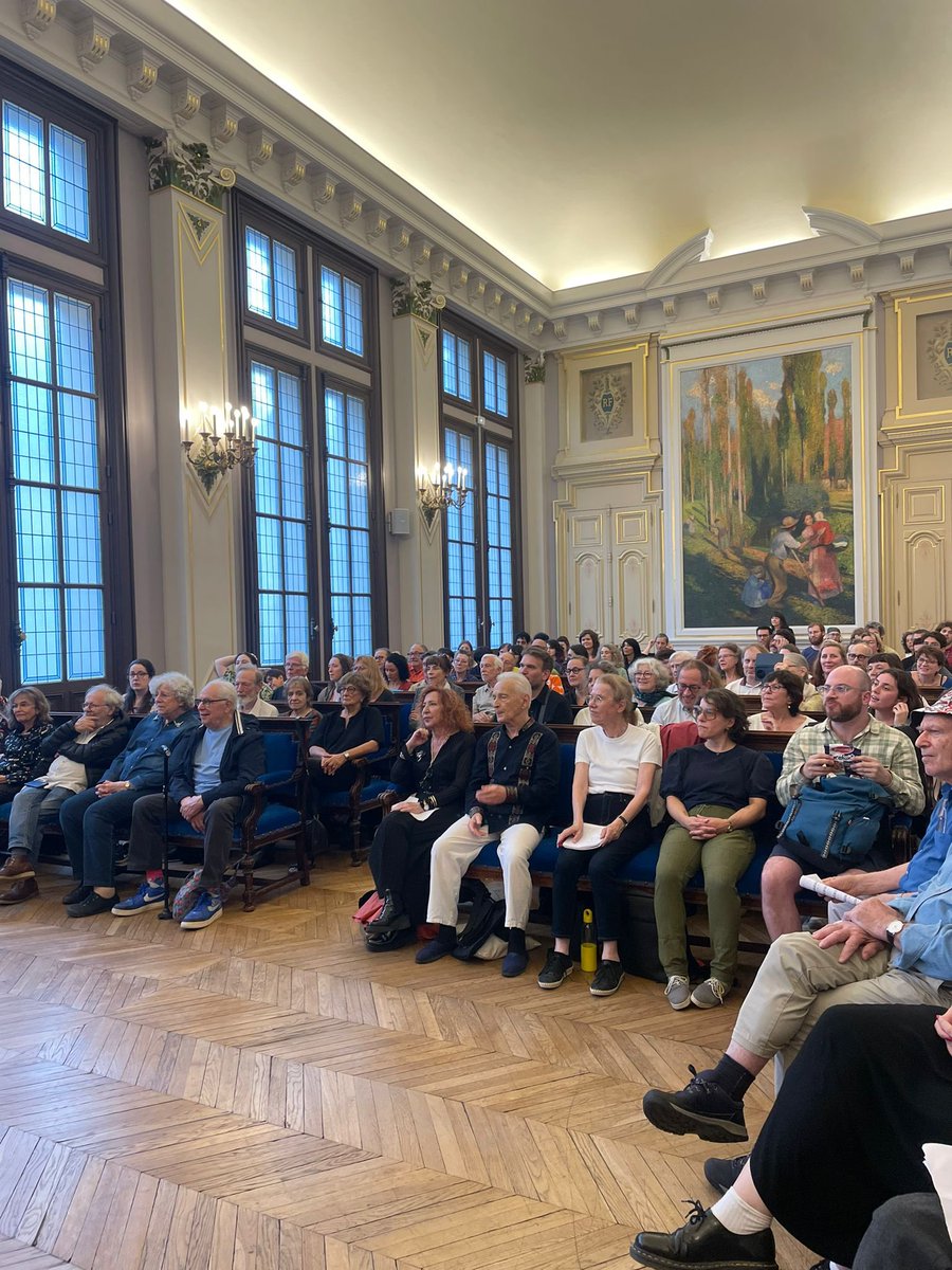 ACORDEBARD's tweet image. Bravo aux étudiants de la Maison de la Culture Yiddish qui recevaient ce soir leur diplôme d’été d’apprentissage de la langue & culture yiddish. Merci à cette institution culturelle du 10e qui participe activement au vivre-ensemble et au lien entre les cultures dans notre arrdt.