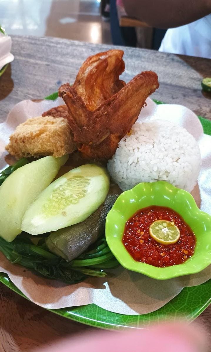AkhterMehar01's tweet image. tempong Indra Bali
Very very Spicy 🌶️ 🌶️ 🌶️🌶️🌶️😋😋😋😋