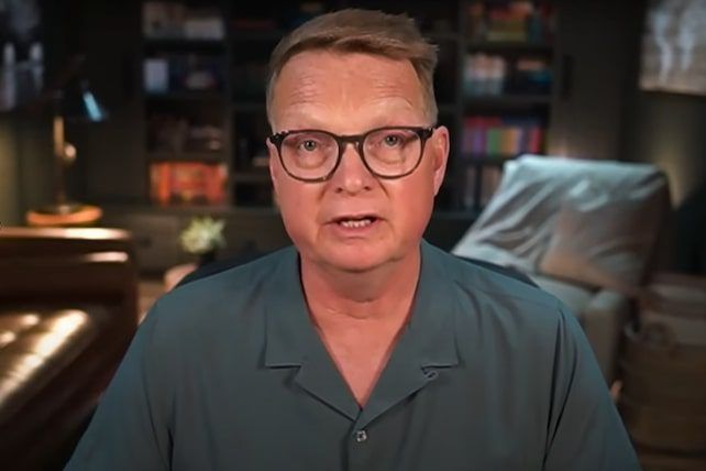 edstetzer's tweet image. Carey Nieuwhof offers a framework pastors can use to know when to be vulnerable with their congregations and when to process their problems in private. @cnieuwhof
buff.ly/GNlssw5