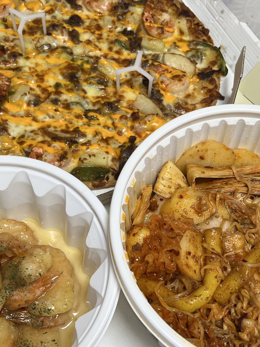 monginging's tweet image. 마샹에 피자 뢰알 떽띠하다