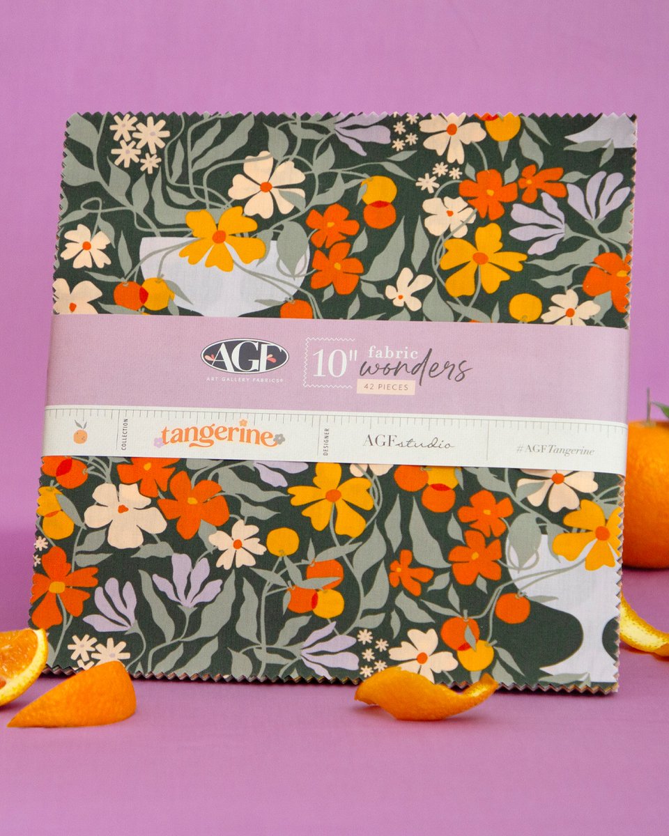 All you need is just one pack of our 10” Fabric Wonders to make this Tangerine ‘Harlequin Bloom’ quilt!☀️🍊 

• Pattern: payhip.com/b/EhUCJ 
• Fabric:  issuu.com/artgalleryfab/…

#ArtGalleryFabrics #AGFTangerine #Quilt #Quilting #Sewing