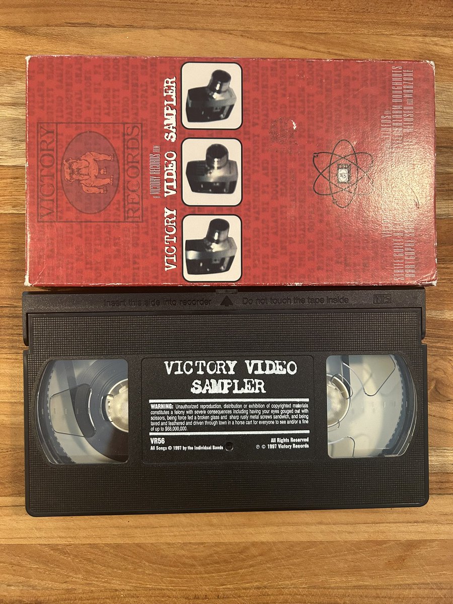 XxenmityxX's tweet image. i really need a vhs/crt set up