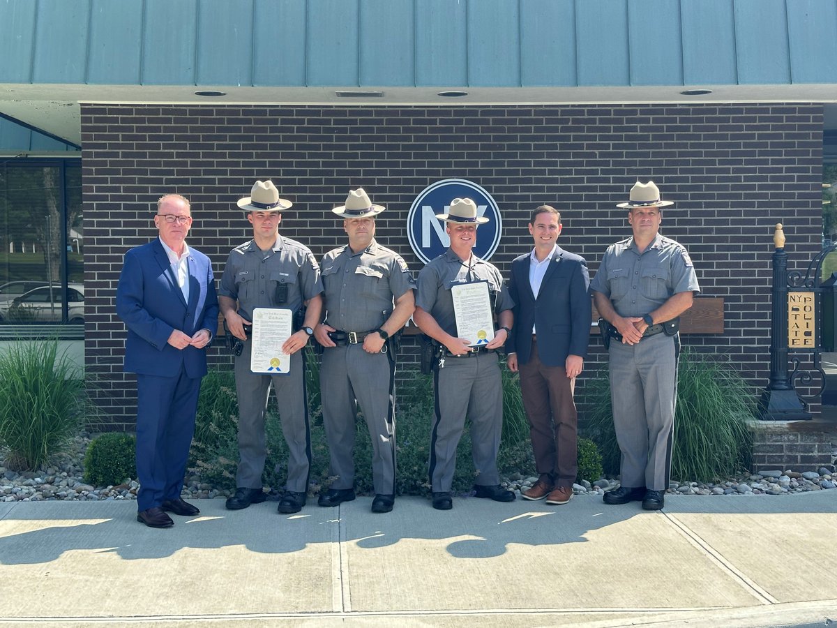 ThePBA's tweet image. Troopers Dominick J. Mignoli & Shane M. Marshall of SP Stormville exemplify the commitment and service of all our members, who show up daily to protect all NYers. @slater4ny personally thanked them for their quick response & compassion during a recent roadside medical emergency