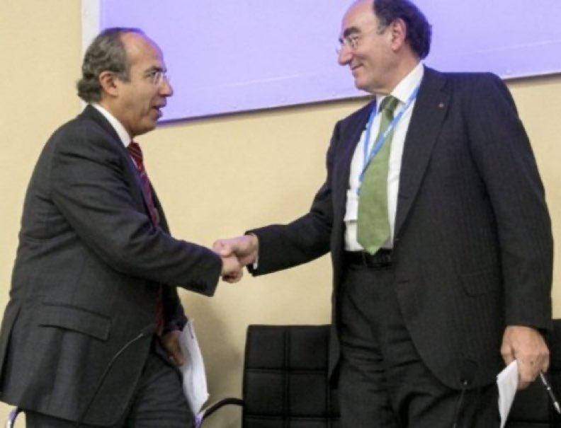 DavidVargasA18's tweet image. Ignacio Sánchez Galán presidente de Iberdrola, fue acusado en España por falsificación de documentos, y por andar espiando a políticos y empresarios de España y Francia.
Felipe Calderón, fue empleado de Sánchez Galán e Iberdrola.
Iberdrola se va de México, por ilegales.
RT👇