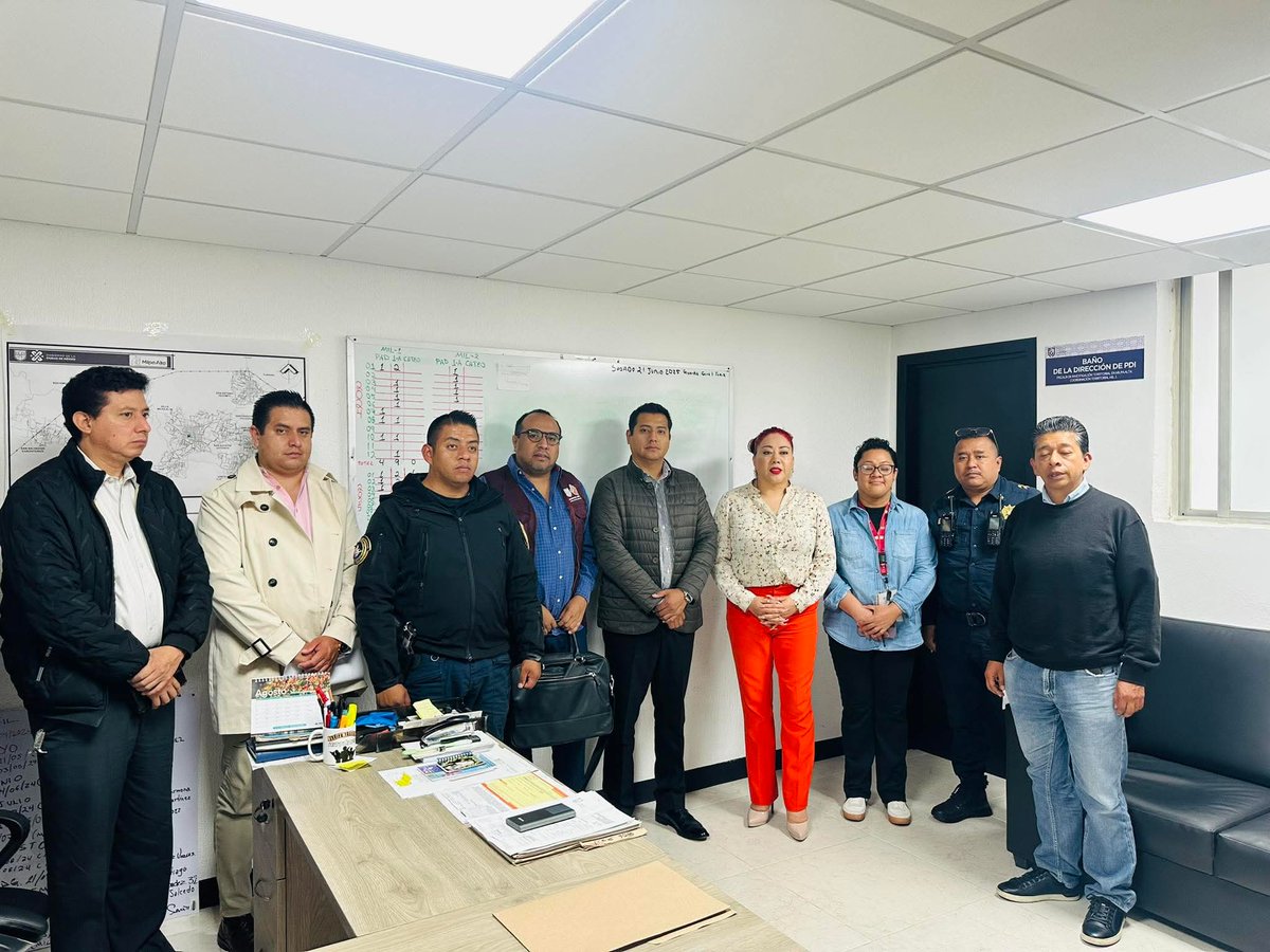 G_RamosSotelo's tweet image. Por instrucciones de nuestra jefa de gobierno @ClaraBrugadaM seguimos trabajando en el gabinete de #seguridad de la @AlcMilpaAlta para fortalecer la estrategia en este rubro. 🚔
Por una Ciudad de México más segura. 👮♀️✅️
#CiudadDeMéxico #Seguridad