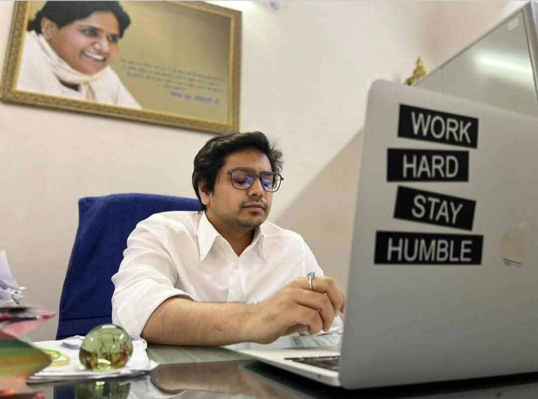 वक्त ने हालातो को पुकारा हालत में बहन जी को। 
अब आप ही संभालिए 27 में यूपी की कुर्सी।
#जयभीम