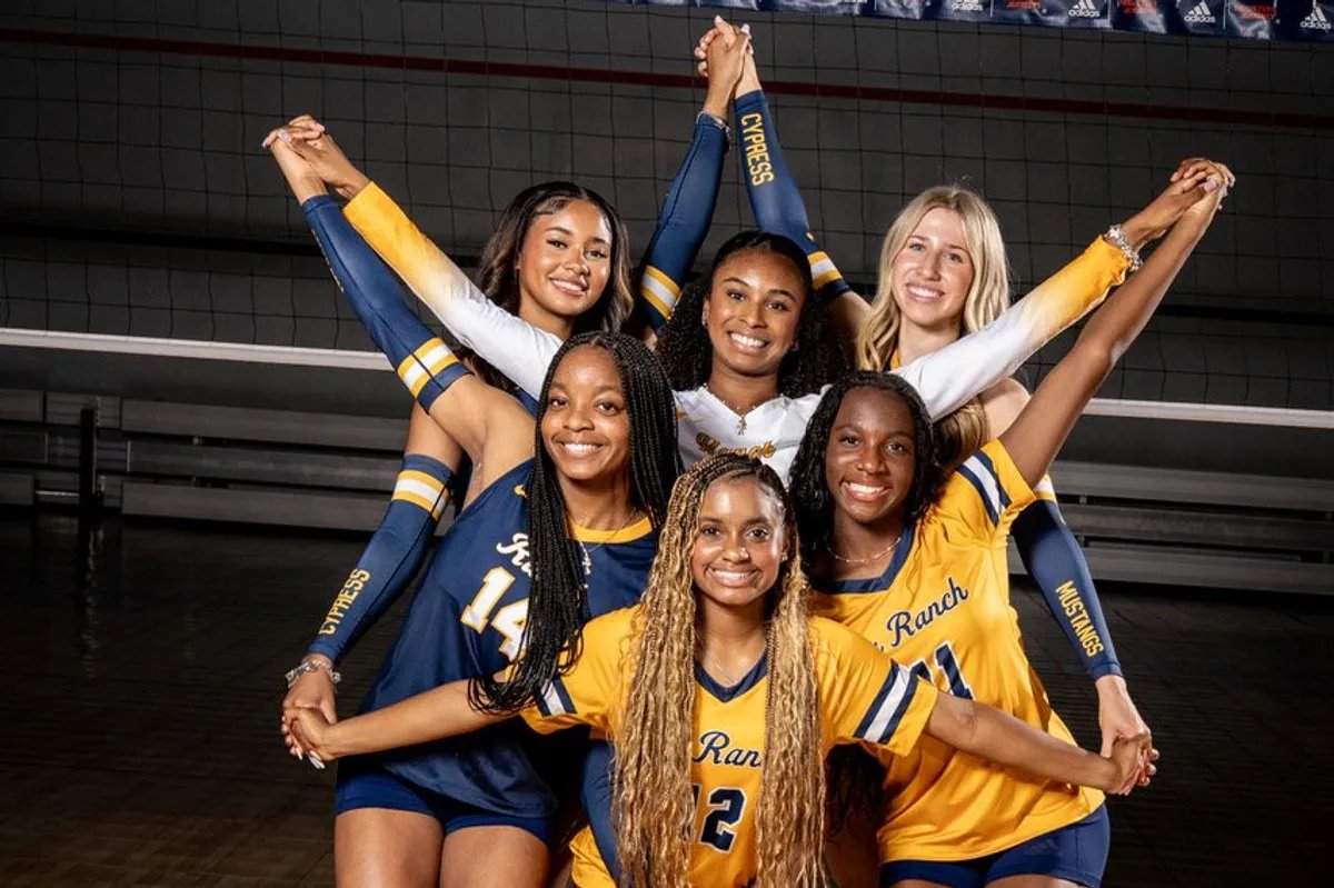 vypehouston's tweet image. Bello-duo the heartbeat of No. 11 Cypress Ranch🏐
Dr. Collea McKinney enters year 3 of leading Cy Ranch (74-13 in two seasons) and guided the program to the Area Round in 2024...
🔗vype.com/Texas/Houston/…