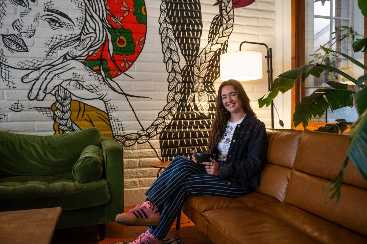 NMSUNews's tweet image. Between the projects, homework and exams of her final year at NMSU, Kendra Espiritu also found time to tap into her entrepreneurial spirit and launch her first business venture. ☕️🍕🍷
Read more in the latest @nmsucob Annual Report. 📈
newsroom.nmsu.edu/news/downtown-…
