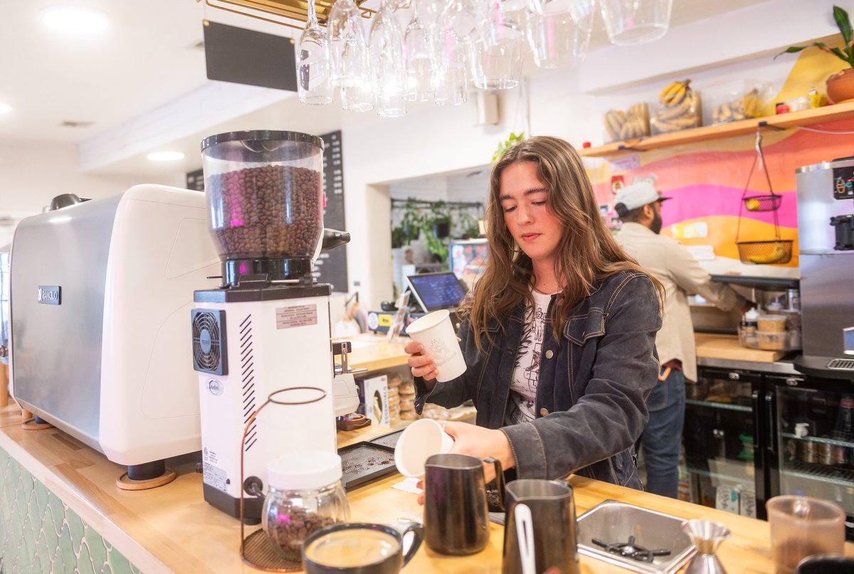 NMSUNews's tweet image. Between the projects, homework and exams of her final year at NMSU, Kendra Espiritu also found time to tap into her entrepreneurial spirit and launch her first business venture. ☕️🍕🍷
Read more in the latest @nmsucob Annual Report. 📈
newsroom.nmsu.edu/news/downtown-…