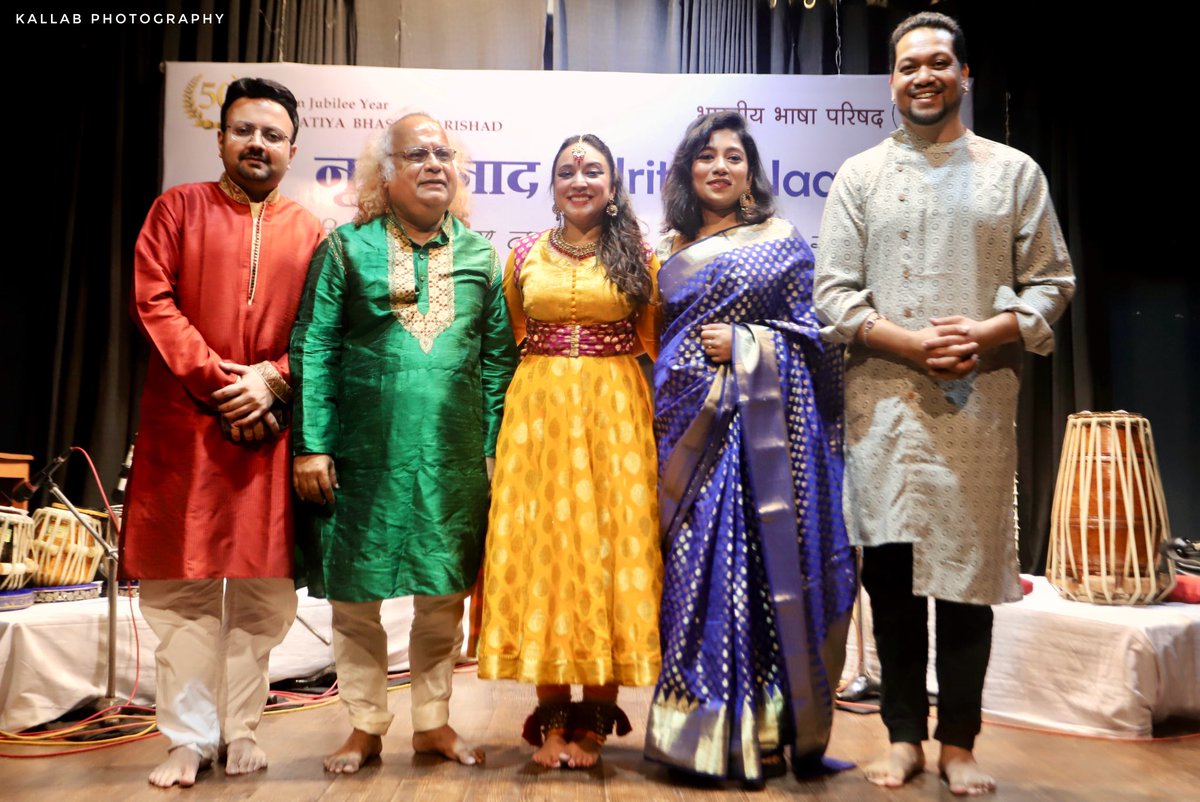 A post concert moment after our recent performance at the prestigious Bharatiya Bhasha Parisad, Kolkata. It was a wonderful experience to share the stage with Pt. Debaprasad Chakraborty, Labonee Mohanta, Angira Kotal &amp; Nishaant Singh.

#indianclassicalmusic #concerts #kolkata