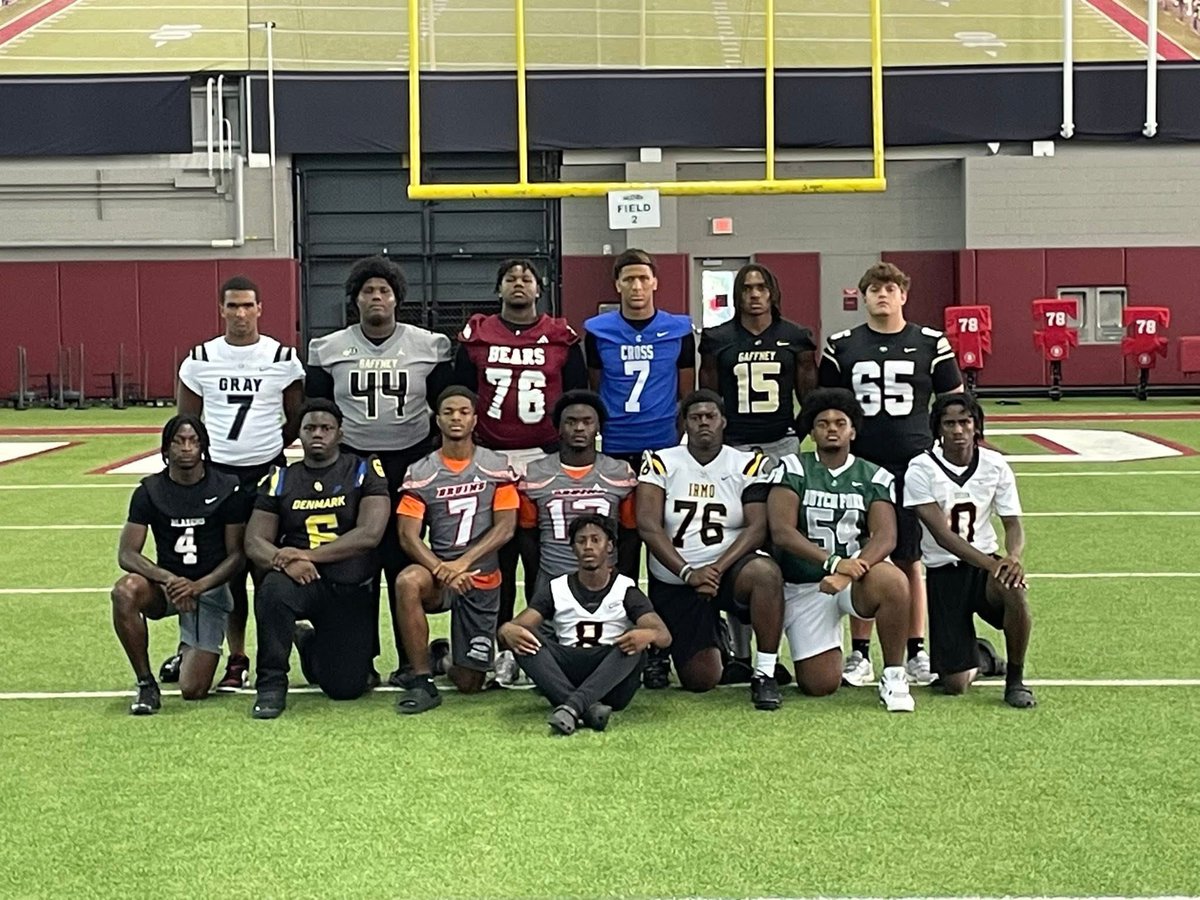 Brysonmoore7676's tweet image. HSSR Top 100 in the state for 2026… it’s ALL God 🙏🏾 @Irmo_Football @1luv5 @Demyond1 @CoachWright425 @Dash25_ @GregRuff16_ @HighSchoolBlitz @CoachLMartin #JesusIsInControl