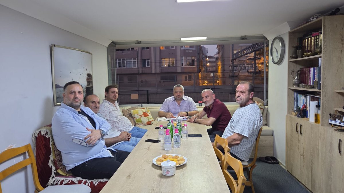 maltepeakparti's tweet photo. 📍 Mahalle Toplantıları-2
Mahalle yönetim toplantılarımızı birlik ve heyecan içinde gerçekleştirdik. 

Teşkilatımızın özverisi ve gayretiyle, hep birlikte daha güçlü yarınlara!

#TeşkilatİşiGönülİşi
#MahalleYönetimi
#BirlikBeraberlik
#DurmakYokYolaDevam https://t.co/19tfEJ1Zc9