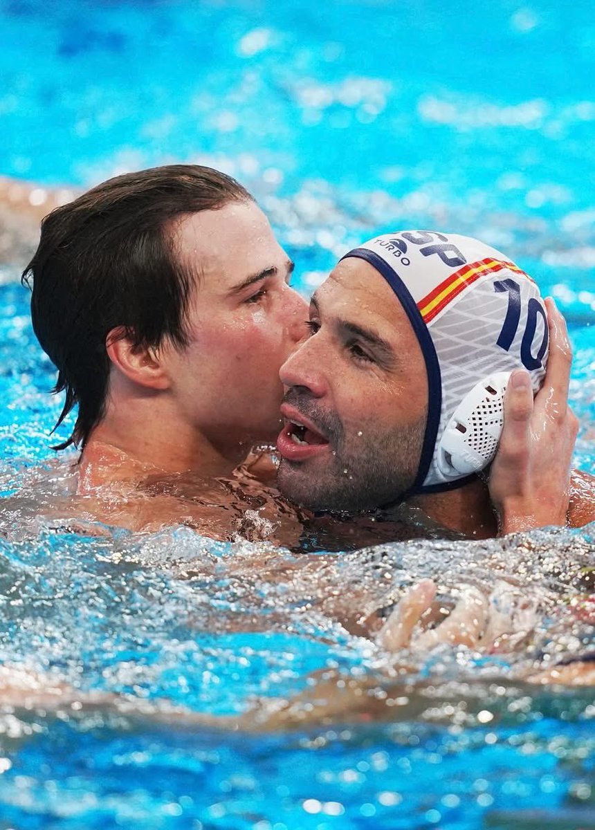 waterpolistacom's tweet image. 17 Ligas en España
15 Copas del Rey
2 Ligas en Italia
2 Ligas en Croacia
1 Copa de Italia
3 Champions League
1 LEN Trophy

🥇🥇🥈🥈🥉🥉🥉Mundial
🥇🥈🥈🥉🥉Europeo
5️⃣ Juegos Olímpicos

De nuevo, ¡Gracias! Gracias! ¡Gracias!

Felipe Perrone ❤️💛es ________

#Internacional