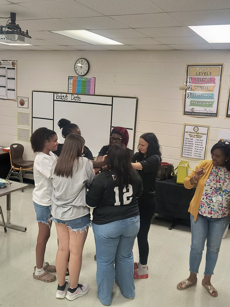 CoachDee24's tweet image. Afternoon session got a chance to sit in on a commitment exercise with our senior group and @SashaSpgarrett