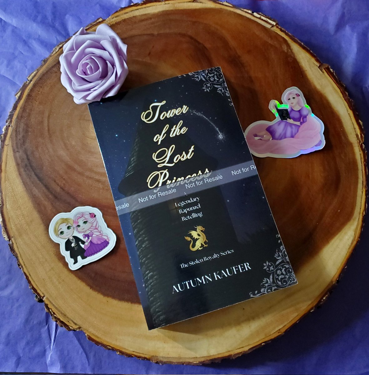 AutumnK2022's tweet image. I was DMing with an author the other day, and they didn't know you could order author copies on KDP before the release date. Before, you could only order the proof copy (left) but now as long as you are within 90 days of the release, you can order author copies (right)! 😍