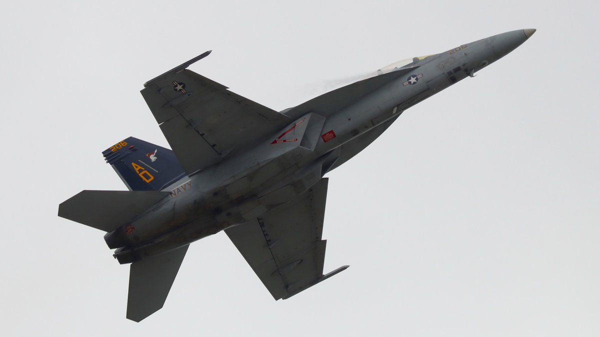 MARR_Airplanes's tweet photo. McDonnell Douglas F/A-18E Super Hornet Display and Demonstration @NASOceana DOD open house and airshow 2024 part 2.
#nasoceana #militaryaviation #fighterjets #aviationlovers #avgeek #photography #f18e #boeing https://t.co/3i3JXV7KAF