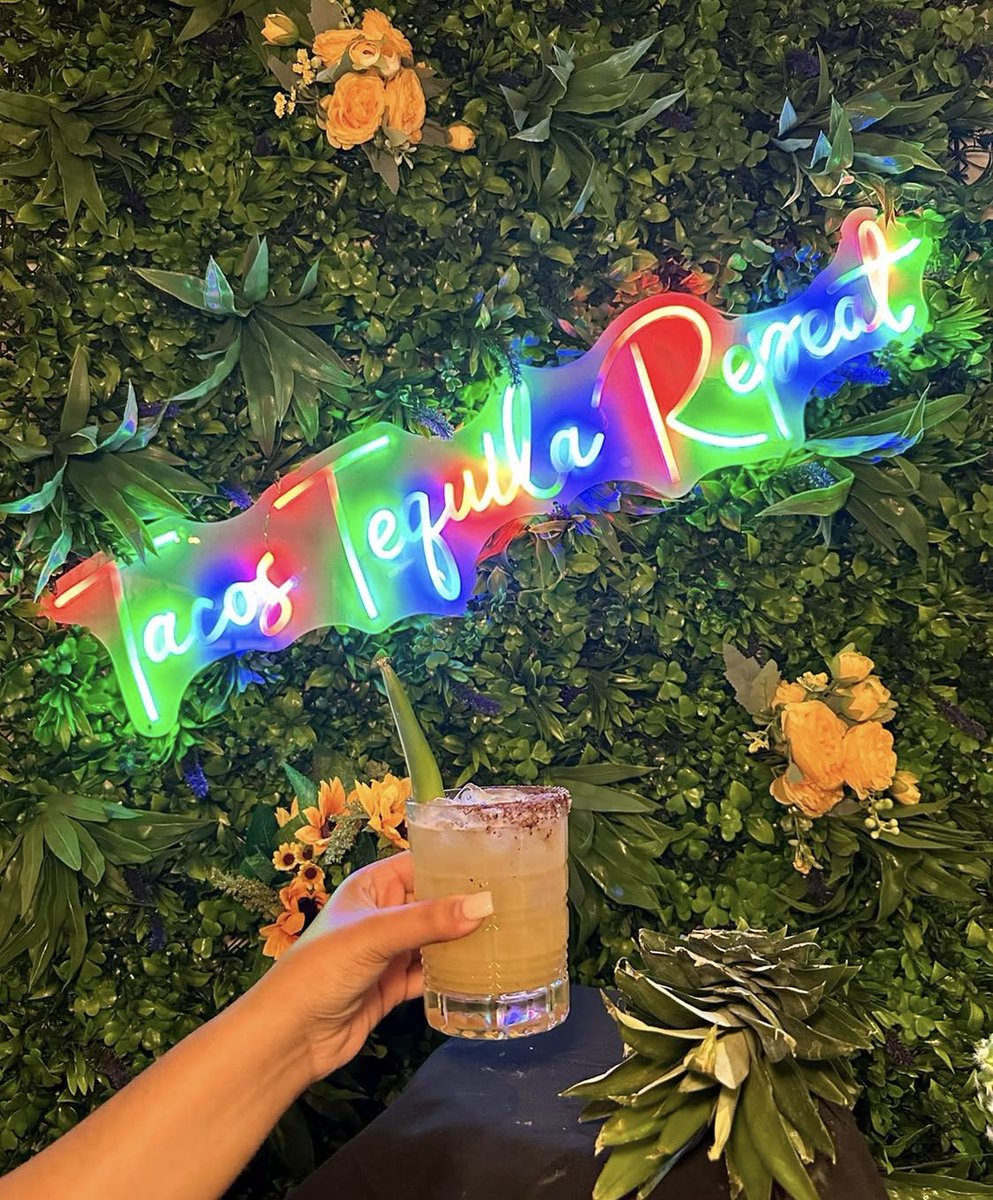 TimesSquareNYC's tweet image. Livin’ la vida tequila 🥃 Celebrate National Tequila Day in #TimesSquare! 🌟
🥃 @pinktaco
🥃 @HavanaCentral
🥃 @ToloacheNYC
🥃 Amor Loco
🥃 @DosCaminos
🥃 Sombrero NYC
#NationalTequilaDay #NYC #Tequila #NYCBusiness #TequilaDay