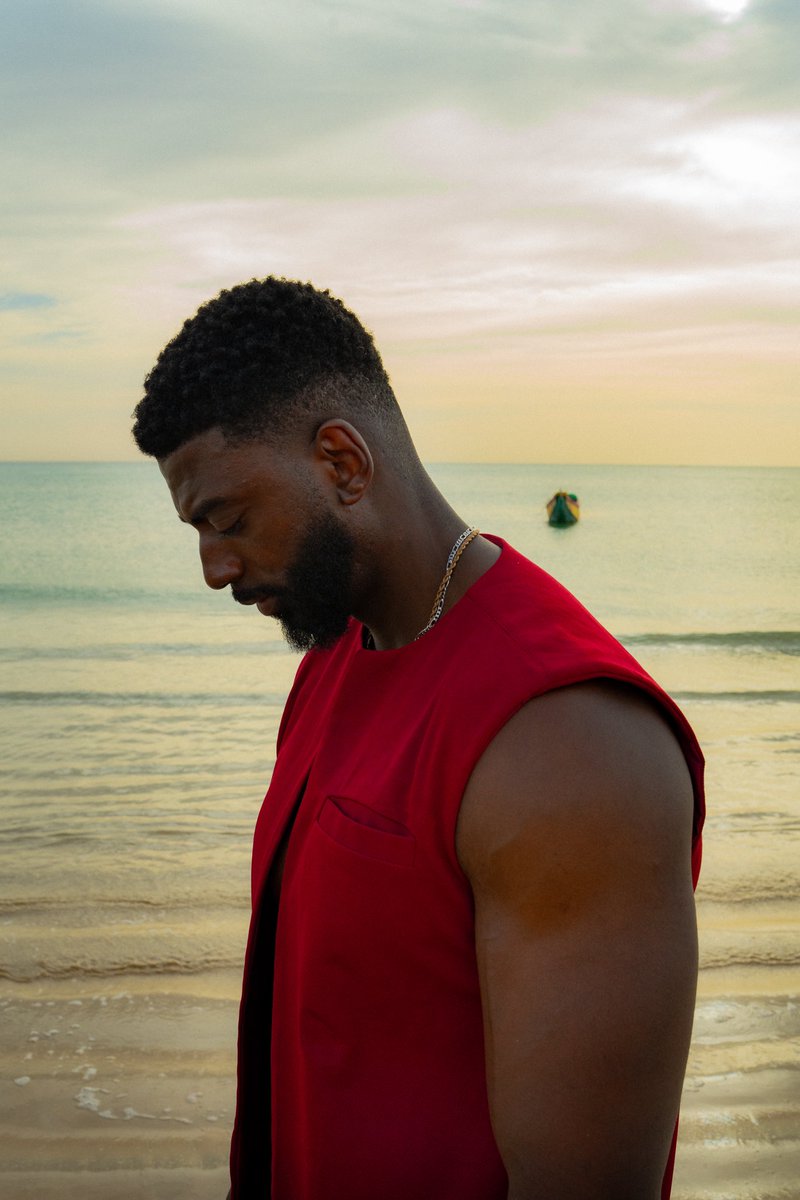 VisionJade's tweet photo. L'influenceur fitness français @JimseuhLeVrai en visite pour la première fois au Sénégal à travers nos objectifs toi Nous avons improvisé un shooting à Saly, profitant des magnifiques paysages qui nous entouraient. 

#JADEVision #SENEGAL #DAKAR #Fitness #sport https://t.co/wuLG1ahEiZ